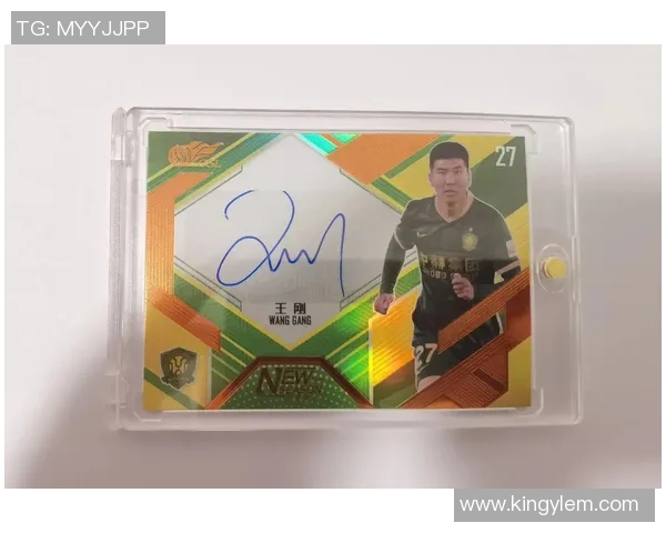 怀旧足球记忆 重温90年代经典球星卡册的收藏魅力